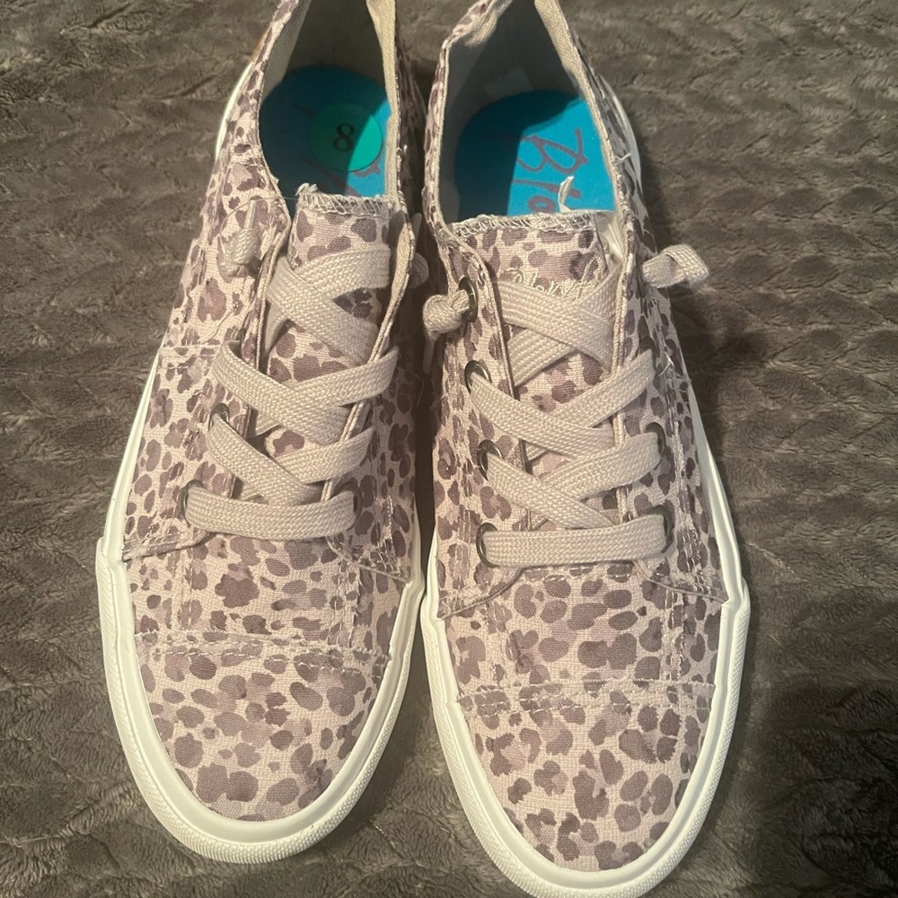 New Blowfish animal print tennis shows size 8